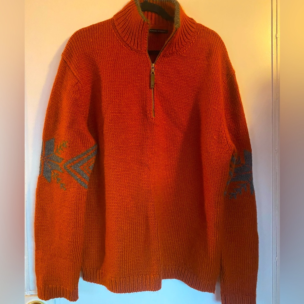 Men’s cotton blend sweater by Banana Republic .